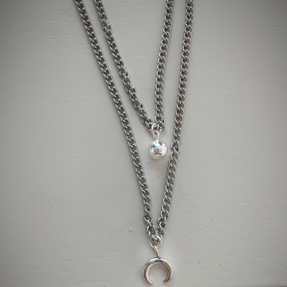 ✨HP✨ Layered Half Moon Necklace 🌙 - Picture 5 of 5